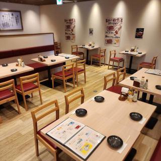 【最大60名様ＯＫ】テーブル席を合わせたら団体様もご案内可能です♪この人数は大丈夫ですか？などお気軽にお問い合わせください♪50～60名様でのご予約は店内貸切も可能です。事前に店舗へご相談ください。