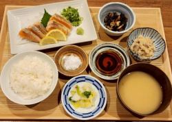 琴浦サーモンの藁焼き定食