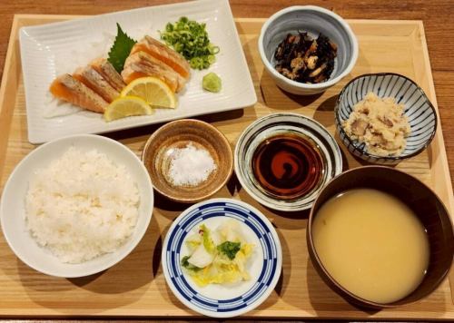 琴浦サーモンの藁焼き定食