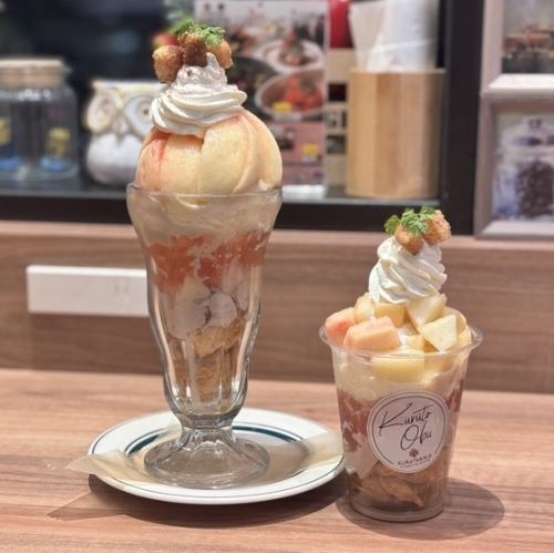 季節のフルーツを食べるKUROTOパフェ＜桃＞1480円(税込)