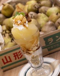 Kuroto Parfait with Seasonal Fruits <Pear> 1,480 yen (tax included)