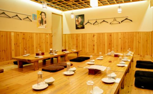 広々テーブルで貸切宴会も