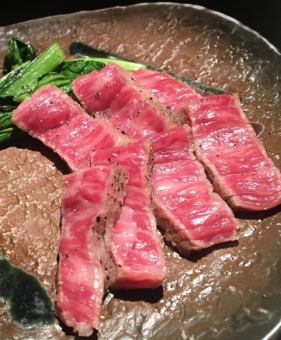 Broiled Japanese beef sashimi