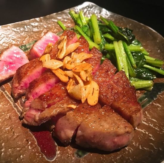 We are waiting for you with delicious gold-ranked Mikawa beef and wine.