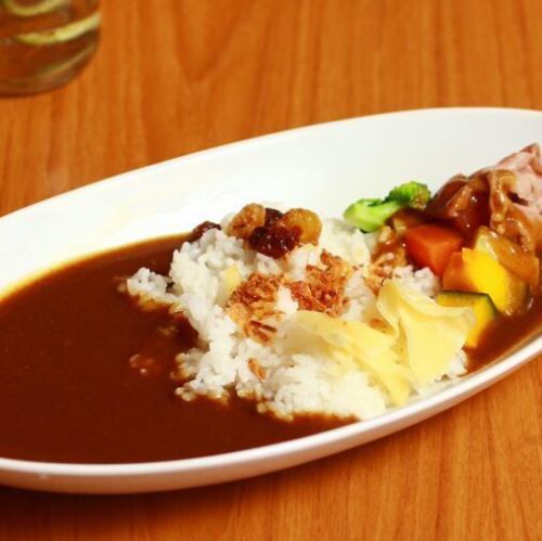 山中の特製カレーライス