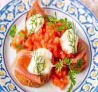 生ハムとサワークリームのカナッペ