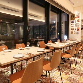 室內設計時尚現代,以棕色為主色調。