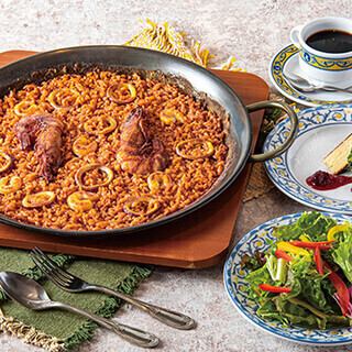 [Weekday Lunch Only] A great value lunch set "Dessert Lunch" featuring your choice of 3 types of paella and dessert.