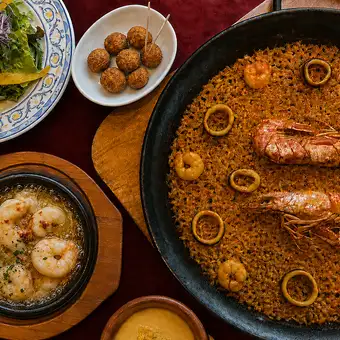【平日午餐暢飲】蒜香海鮮飯和西班牙海鮮飯任你選！僅限平日，暢飲午餐♪
