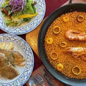 【8週年紀念套餐 x 標準】限時供應的6道菜套餐，包含免費迎賓飲料、甜點和咖啡。