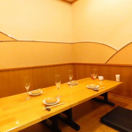 3名様～6名様用のお座敷席です。当店ではご会食の席を華やかに彩るコース料理を全8品6600円(税込)～ご用意しております。ご予算やシーンに合わせ最適なプランをお選びいただけますので、詳細は店舗へお問い合わせください◎