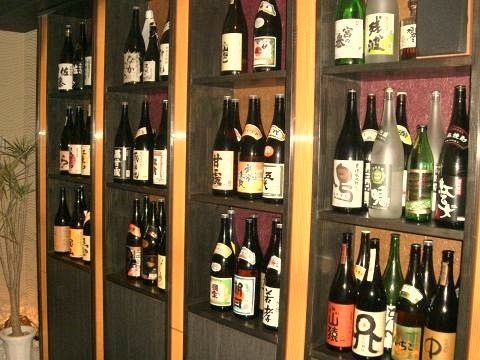 Atmosphere like a bar.A wide variety of sake!