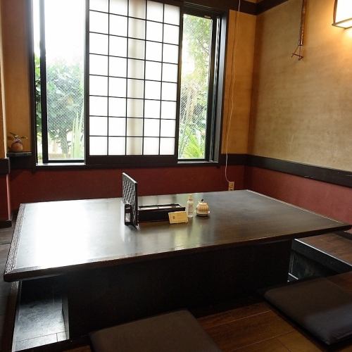 Private rooms and tatami seats are also available.