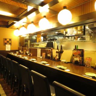 お一人様でもふらっと来店しやすいカウンター席♪仕事帰りのサク飲みにもオススメのお席です◎