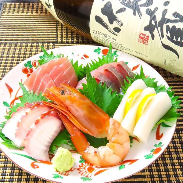 【当店一押し！自家製醤油で！】本日のお造り五種1,320円（税込）