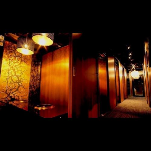 煌びやかな完全個室♪