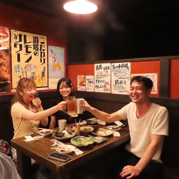 6名まで座れるテーブルは4卓あり◎お仕事終わりや女子会、ちょっとした飲み会など少人数の宴会にぴったりな半個室のお席です!どんなシーンにも最適です◎
