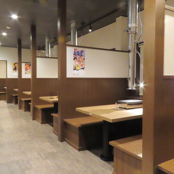 大人数でも少人数でもご利用いただけるソファー席をご用意。和の雰囲気漂う居心地のいい店内でお食事をゆっくりご堪能いただけます！足腰への負担も少なく、ゆっくり足を伸ばしながらお寛ぎください◎お仕事帰り等、疲れているときもリラックスして美味しい焼肉や会話をお楽しみいただけます！