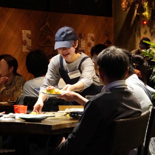 ★HAMAKINは開放的な雰囲気で広々★少人数のお客様向け！カウンター・テーブル・ベンチシート・個室を中心としたフロアです♪