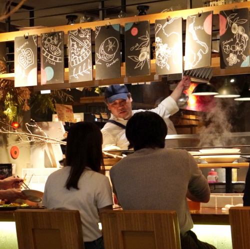 お1人様やカップルにも最適のカウンター席です♪