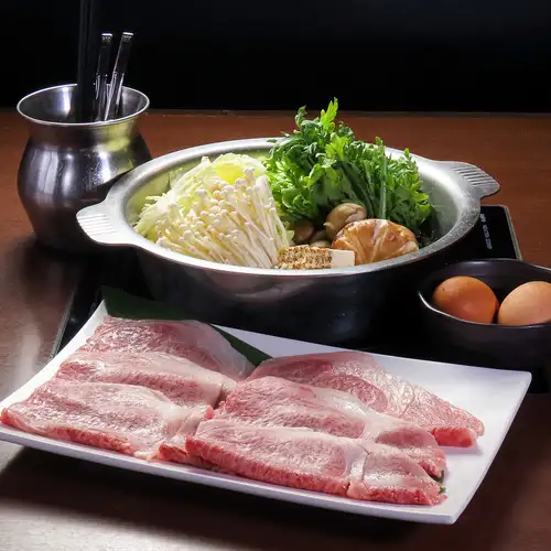 食べログの焼肉百名店が手掛ける絶品鍋！和牛すき焼き♪