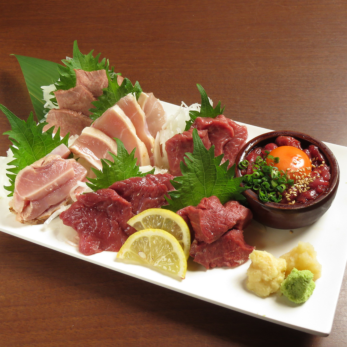 8月限定クーポン配信中!一押しメニュー『豪快』肉刺し盛りが半額!