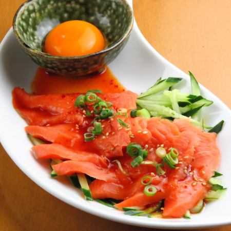 Salmon yukhoe style