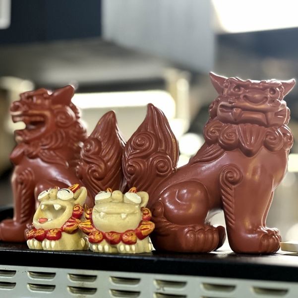 「今日はお肉で盛り上がりたい!」そんな大人数の宴会は当店にお任せください。駅から2分のアクセスの良さはもちろん、大人数でも同じ空気感で楽しめる一体感のあるレイアウトが自慢です。賑やかな店内に響く乾杯の声と、網の上で弾ける肉の音。開放的な空間で、気心知れた仲間と心ゆくまで賑やかな夜をお楽しみください!