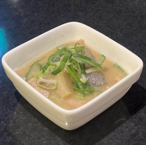 麺処盛盛　モツ煮込み