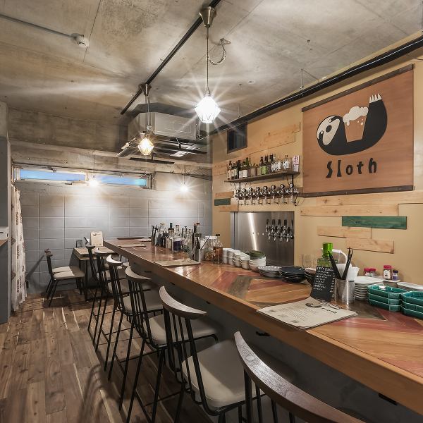 【当店は10名様以上の貸切も可能です◎】スタンディングなら最大30名まで対応できます。木の温もりを感じる落ち着いた店内は、仲間との集まりや特別なイベントにも最適です。ゆったりとした時間をお楽しみください！詳細は当店へご相談ください（リクエスト予約がおすすめ◎）