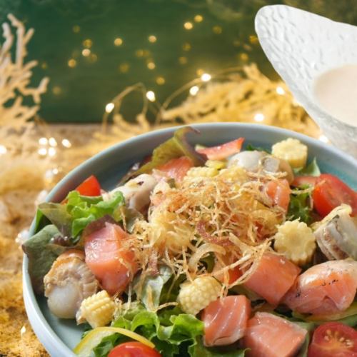 燻製サーモンとベビーホタテのペイザンヌサラダ