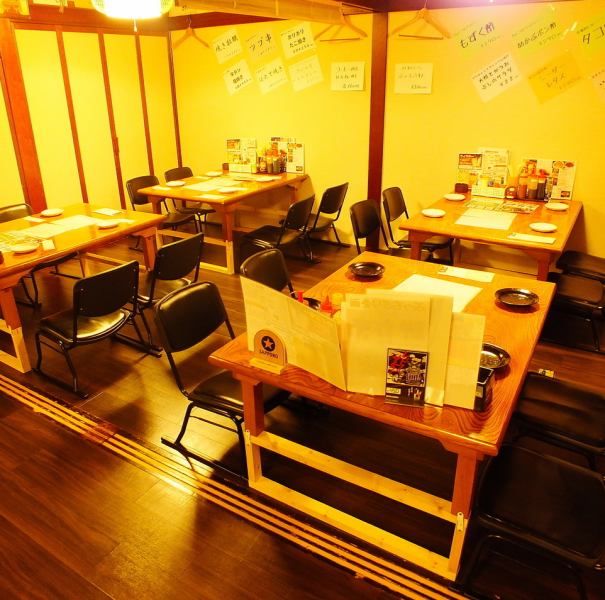 The floor seats are OK for up to 50 people! It is also suitable for company banquets, large-scale receptions, and farewell parties ♪♪ There is a nostalgic, retro atmosphere and a comfortable atmosphere.
