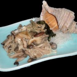 Stir-fried whelk and mushrooms with garlic