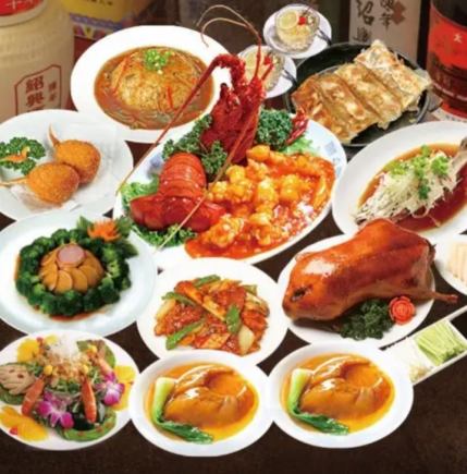 整只鲍鱼、鱼翅等豪华食材【豪华套餐】共10道菜,含3小时无限畅饮,13,800日元(含税)