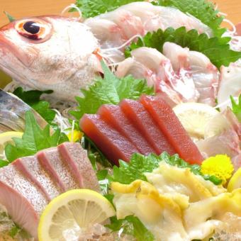 【佐渡生鱼片4种】晚餐饮料套餐1,300日元（含税）
