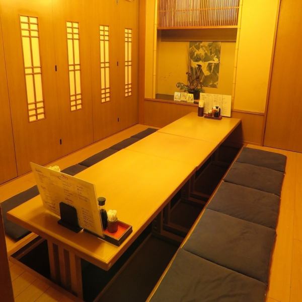 [2/4/12/22/Private rooms available for 56 people] We also have private rooms with horigotatsu seating for 10 and 18 people! Perfect for friends, small parties, and community gatherings! Private rooms for up to 56 people are also available.