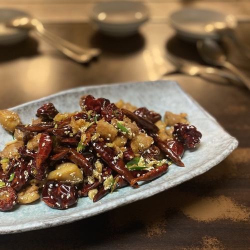 Sichuan specialty Iwai chicken stir-fried with two kinds of chili peppers