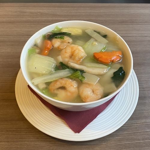 Shrimp and colorful vegetables in salty sauce and soba