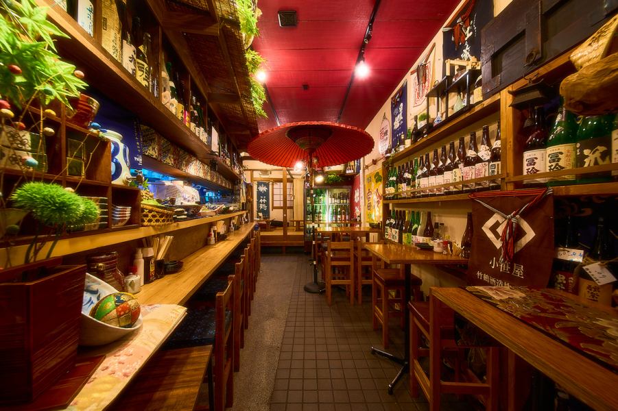 【少人数でのご来店も大歓迎！カウンター、掘りごたつのお席】お仕事終わりのちょい飲みや、ご友人とのお食事にも使いやすいお席もご用意しております！自慢のおばんざい、旬の海鮮を日本酒と一緒にお楽しみください。