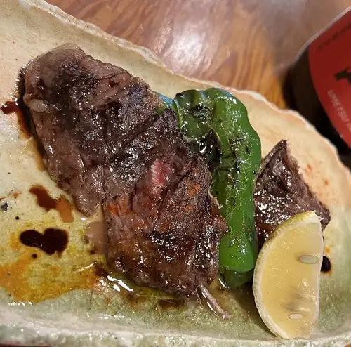 マグロ頬肉のステーキ 焦がし醤油バルサミコソース