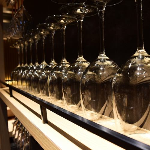 We have a selection of famous and rare sake from all over the country, with a focus on local sake from Mie Prefecture.