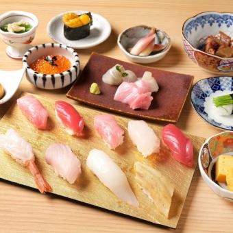 安三。寿司 omakase 6000 日元 20 种（含税：6600 日元）