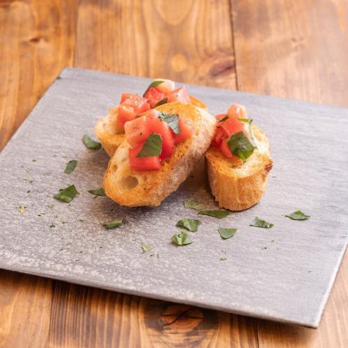 Bruschetta with ripe tomatoes