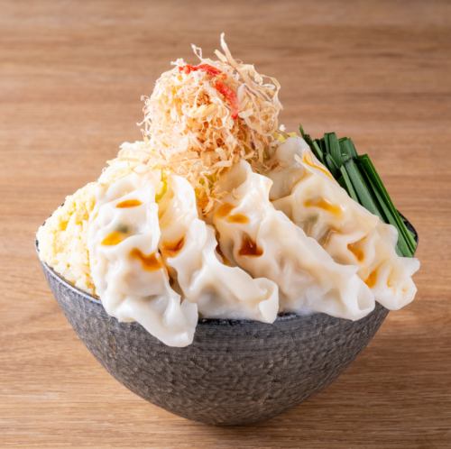 鶏白湯餃子 ～鹿児島県産黒豚餃子を贅沢に使用した濃厚鶏白湯仕立て～