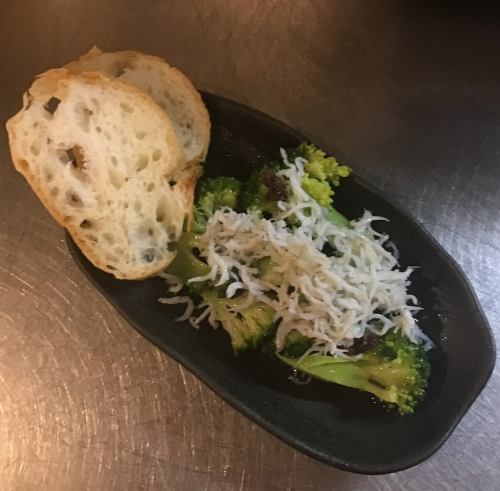 Shirasu and Broccoli Garlic Anchovy Sauce