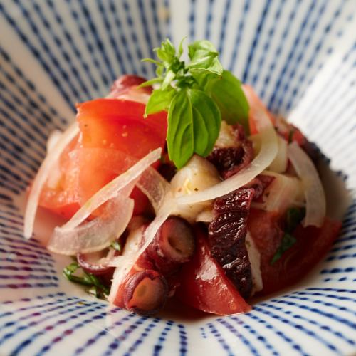 水タコとトマトのバジルマリネ