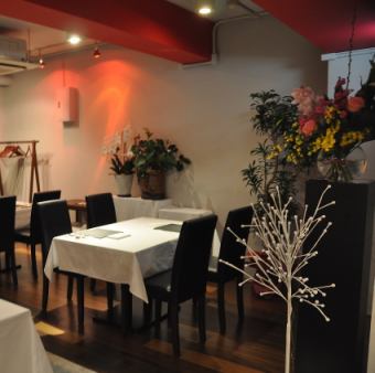 The shop is based on black and white and has a calm atmosphere. It can also be used for a wedding ceremony and a wedding ceremony.Please feel free to contact us if you have any course details or needs ^ ^