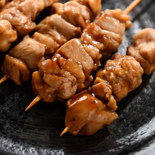 Chicken thigh skewers (2 skewers)/Chicken skin skewers (2 skewers)/Chicken heart skewers (2 skewers)/Pork tongue skewers (2 skewers)