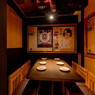 仲間内での飲み会や宴会に最適なテーブル席!内装にもこだわったテーブル席!料理の美味しさを引き立てる内観から生まれる雰囲気も大切にさせて頂きました!少人数~中規模の飲み会、宴会などにもご好評いただいております!池袋駅から徒歩1分の当店で仲間とざっくばらんに打ち解ける宴会をお楽しみください!