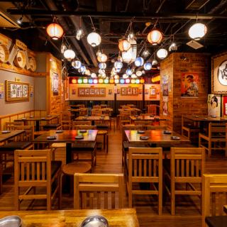 20名様~30名様向け・まとまった人数のお集りに!最大30名様まで収容可能なフロア貸切!離れていてもサービスの質が下がらないようにお客様の居心地の良さを第一に考えて設計させて頂きました!貸切空間となりますので、ご予約時にご要望頂けましたら幸いでございます!